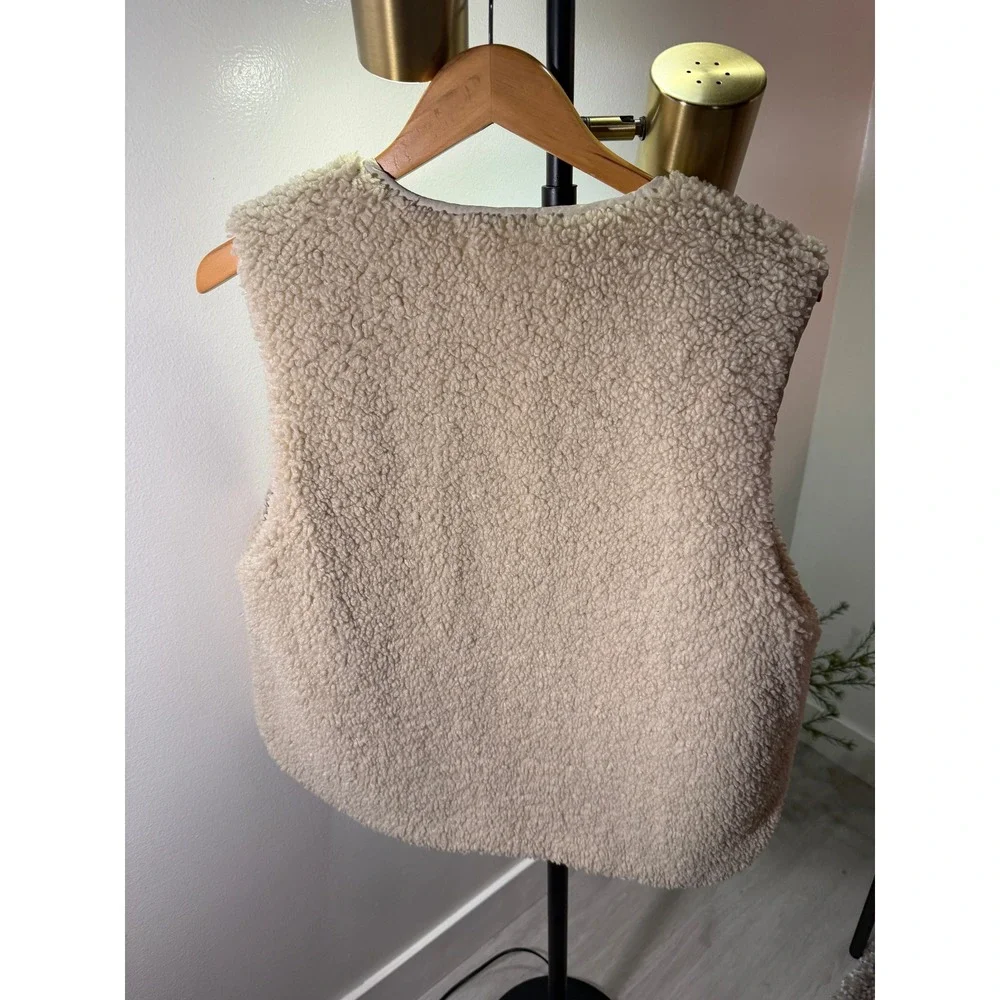 sherpa reversible vest nylon cream‎ neutral boucle cozy MED no brand layering